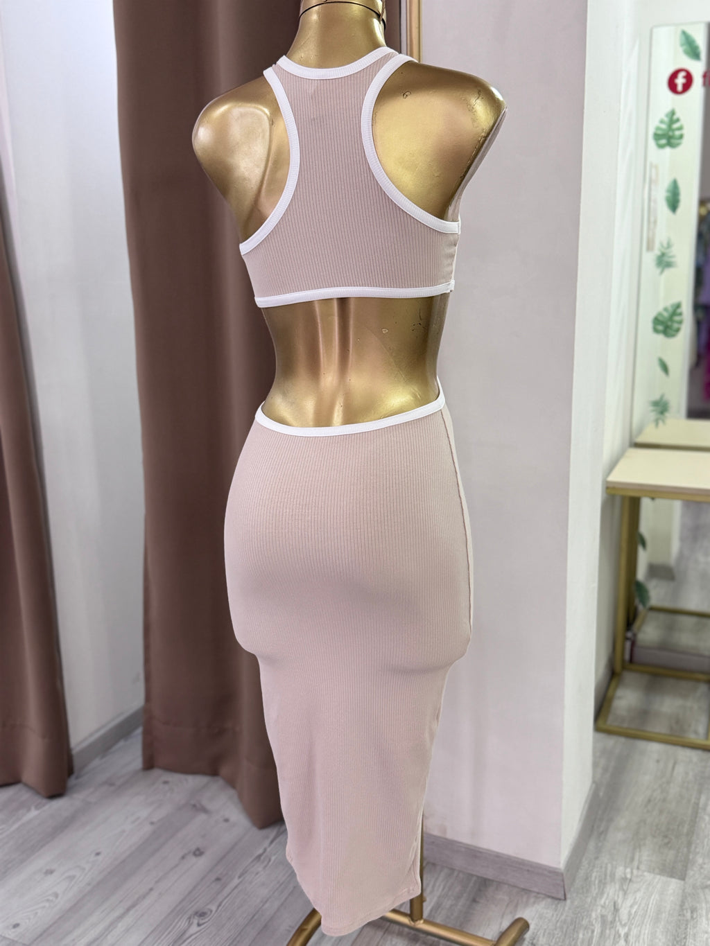 Vestido liso con abertura